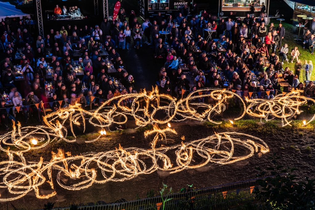 Funkenflug & Schattenklang – eine spektakuläre Show aus Musik, Feuer und Licht Foto: Jürgen Brieger